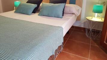 1 chambre, fer et planche à repasser, Wi-Fi gratuit, draps fournis
