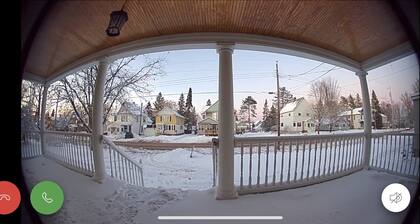 Große Heimat zu Fuß in die Stadt und Wanderwege. 10 Minuten zu Skigebieten.