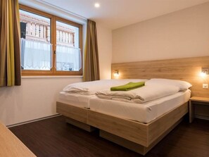 1 Schlafzimmer, Reisekinderbett, kostenloses WLAN, Bettwäsche