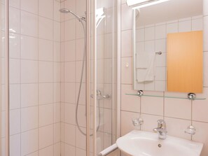 Bathroom - Cosy apartment for 4 guests with WIFI, TV, balcony and pets allowed (Saanen)