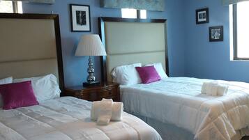 Comfort tweepersoonskamer, 2 queensize bedden | Luxe beddengoed, bedden met traagschuimmatrassen