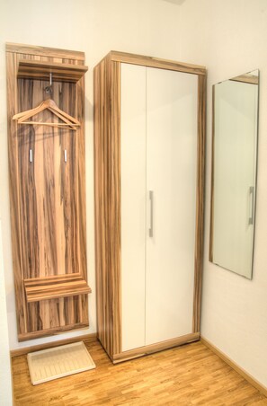 Interior - Quiet vacation apartment near Memmingen with bicycle garage (Lachen-Hetzlinshofen)