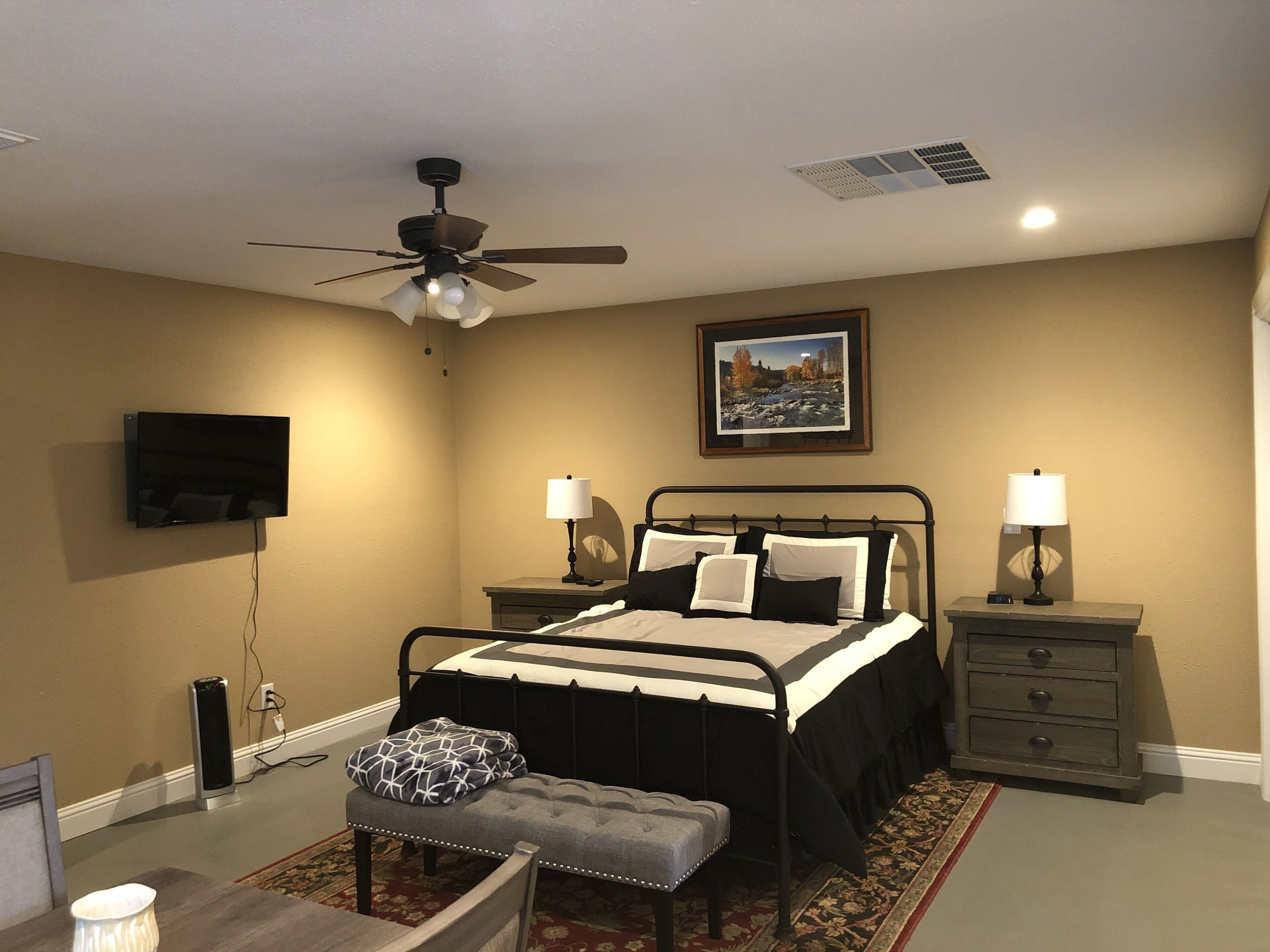 Iron/ironing board, free WiFi, bed sheets