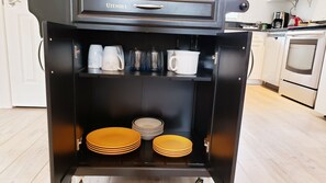 Fridge, microwave, oven, stovetop - High Meadows Cottage on 16 Acres property, No Pet Fee (Grovetown)