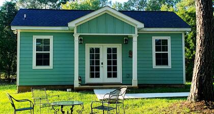 High Meadows Cottage on 16 Acres property, No Pet Fee