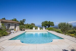 A rectangular swimming pool with a clear blue water surface, surrounded by a stone deck. - Stone Provencal farmhouse with panoramic view & swimming pool- Saint-Restitut (Saint-Restitut)