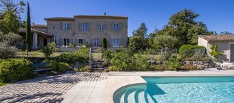 Stone Provencal farmhouse with panoramic view & swimming pool- Saint-Restitut