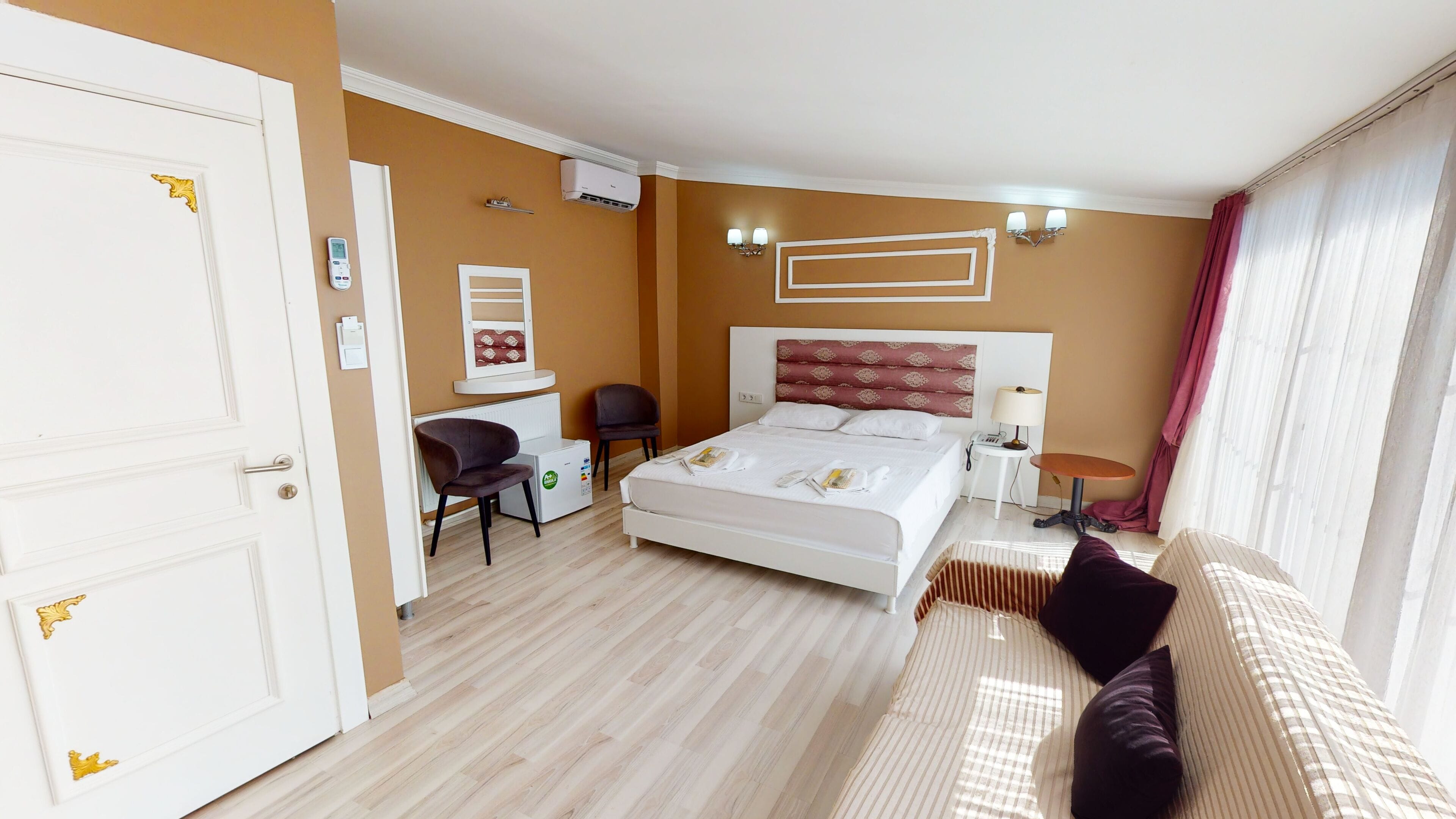 deluxe studio suite | minibar, soundproofing, free wifi, bed sheets