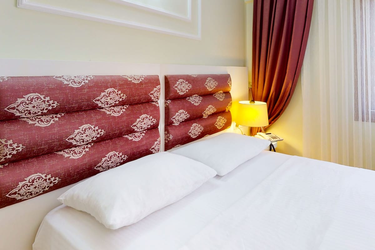 Standard Double Room, 1 Bedroom | Minibar, in-room safe, soundproofing, iron/ironing board