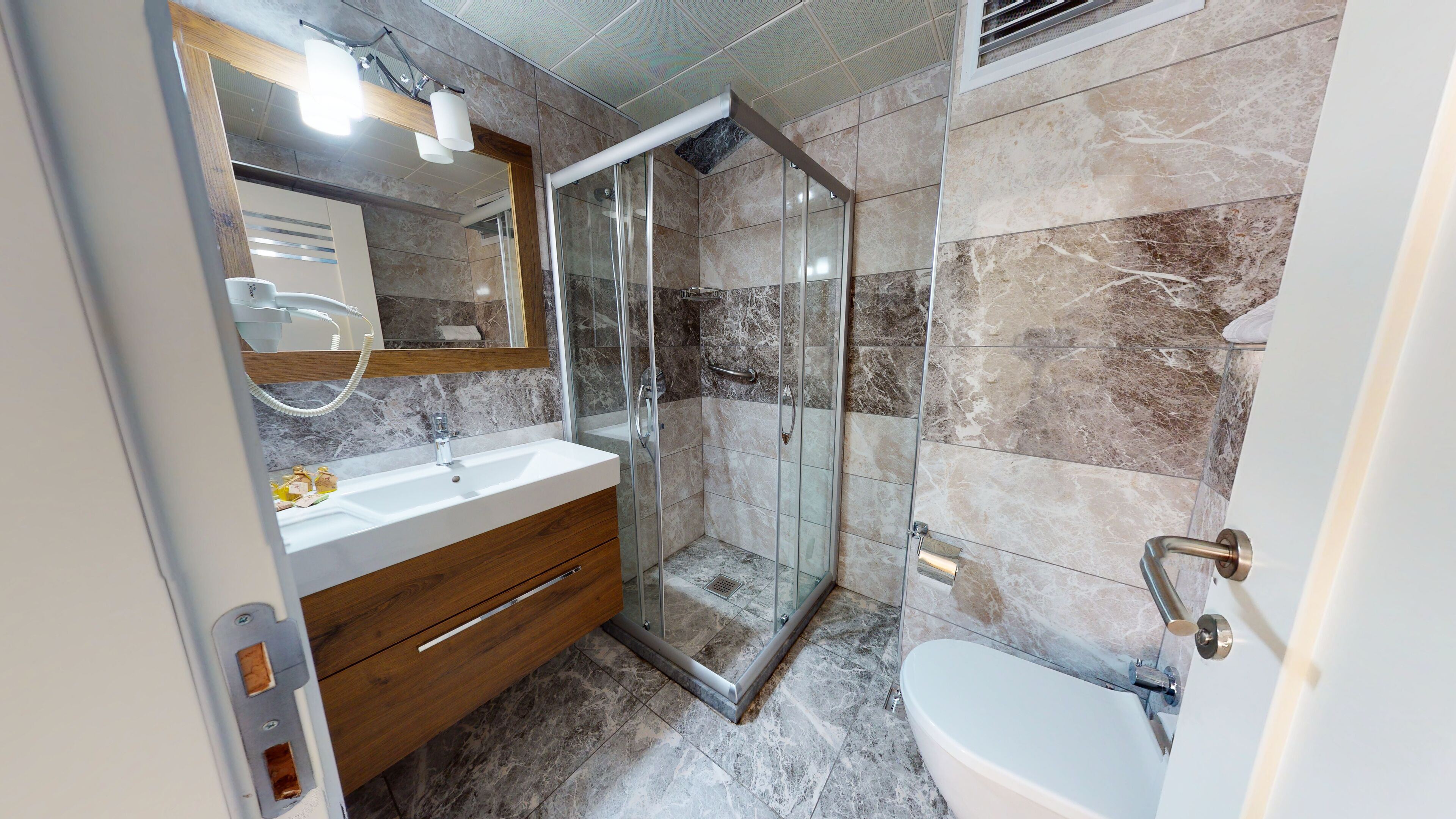 superior double or twin room | bathroom | shower, slippers, towels
