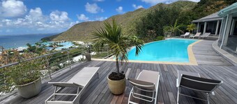 SUPERBE VILLA DOMINANT LA MER - VUE À COUPER LE SOUFFLE-  de 6 à 14 PERSONNES