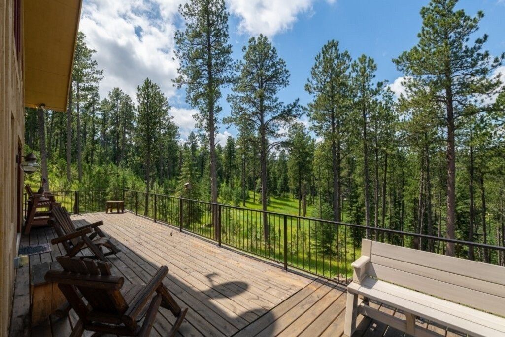 Beautiful 4 bedroom, 3 bath cabin centrally located in the Black Hills