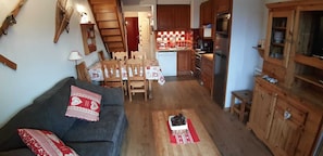 TV, DVD player, books, video library - Large duplex 50m2 at the foot of the slopes LA JOUE DU LOUP (La Joue du Loup)