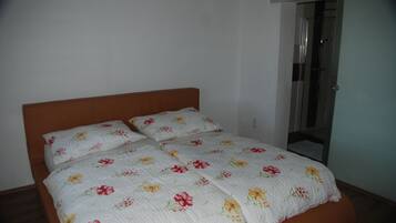 2 dormitorios, tabla de planchar con plancha, wifi y ropa de cama