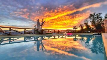 Piscina all'aperto, una piscina riscaldata