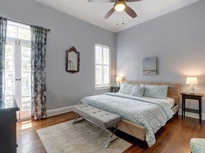 2 habitaciones, tabla de planchar con plancha y wifi gratis 