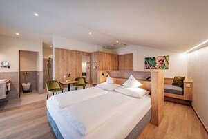 Caja de seguridad en la habitación y escritorio 