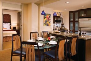 Dining - Las Vegas | Friends Vegas Weekend | Pool + Strip | 2BR (Las Vegas)