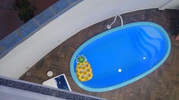 室外游泳池
