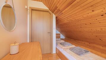 3 chambres, coffres-forts dans les chambres, bureau