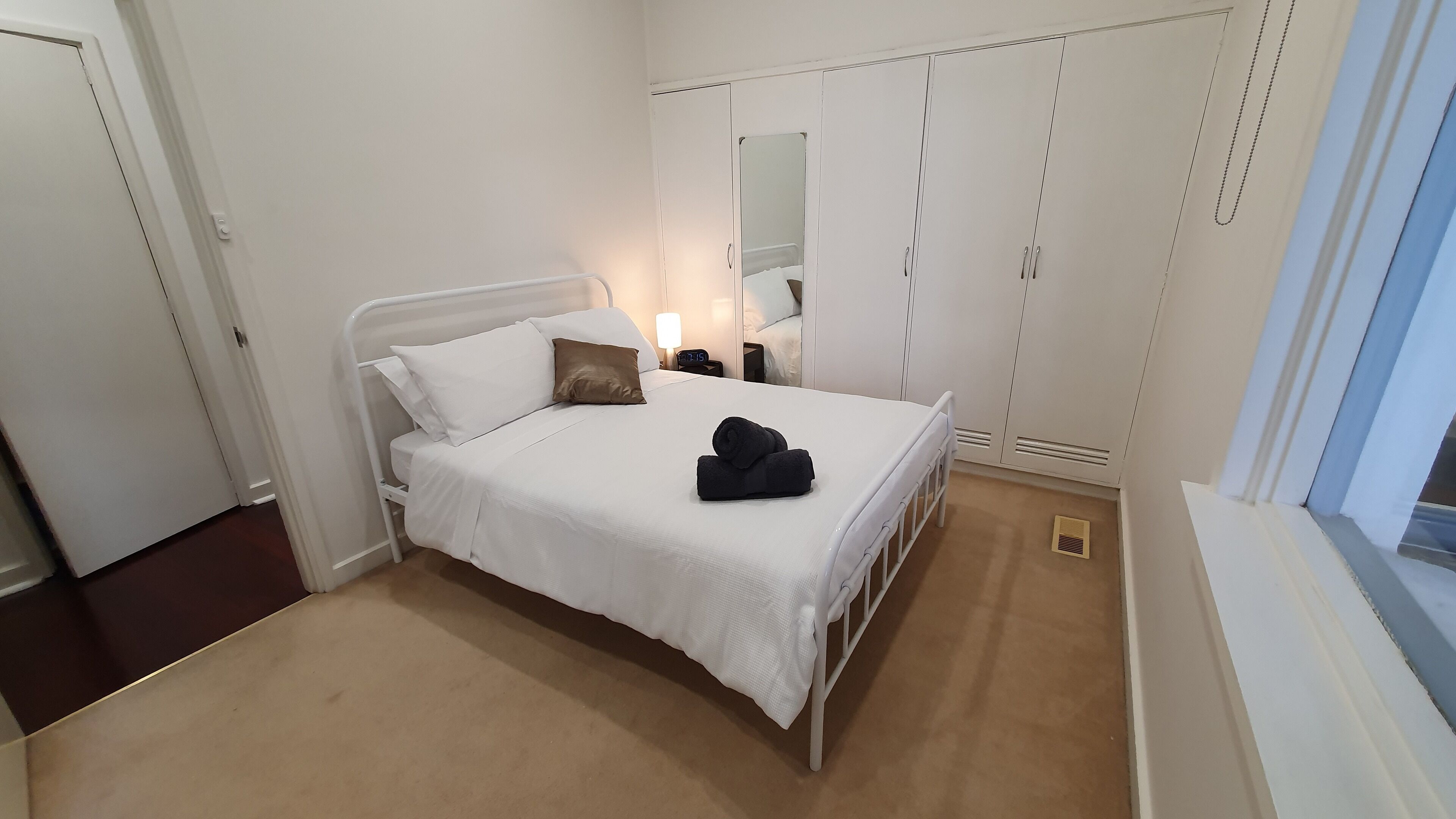 Toorak Luxury Living — image 30