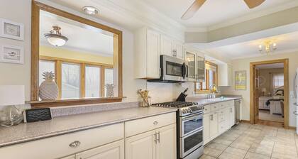 Fox River/Chain of Lakes Waterfront Home with Hot Tub