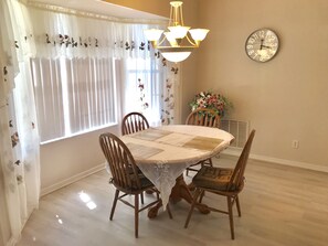 Dining -  Beautiful  house with canal view… (Rotonda West)