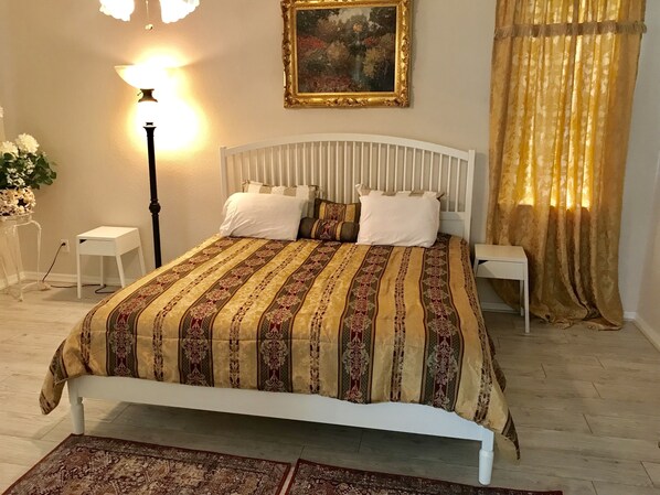 3 bedrooms, iron/ironing board, WiFi, bed sheets -  Beautiful  house with canal view… (Rotonda West)