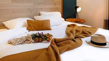 Deluxe Single Room, Bathtub | Down duvets, minibar, in-room safe, individually decorated