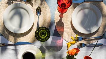 Daily cooked-to-order breakfast (MXN 200 per person)