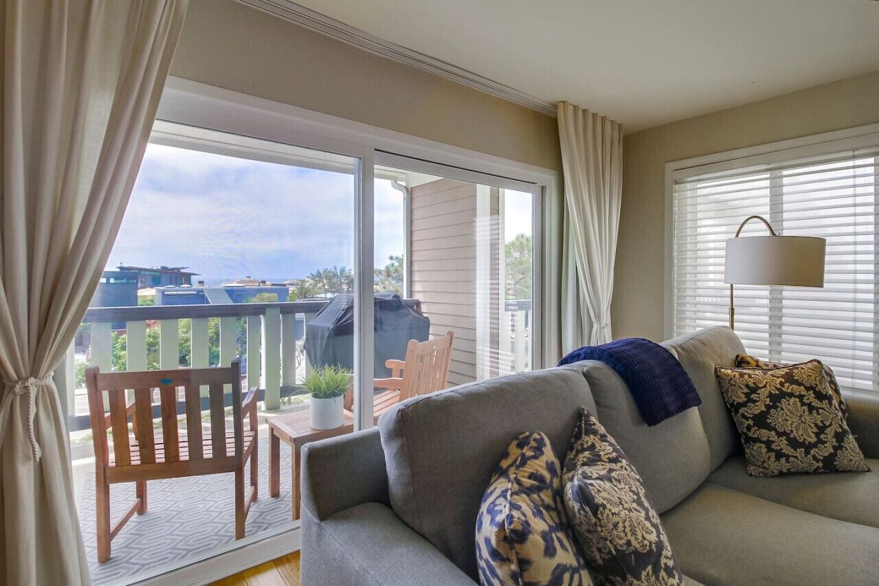 Smart-tv, pejs, bøger, stereoanlæg