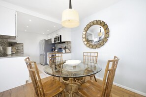 Dining - Sunny Breeze Del Mar Condo (Del Mar)