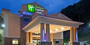Front of property - Ripley Holiday Inn Express (Ripley)