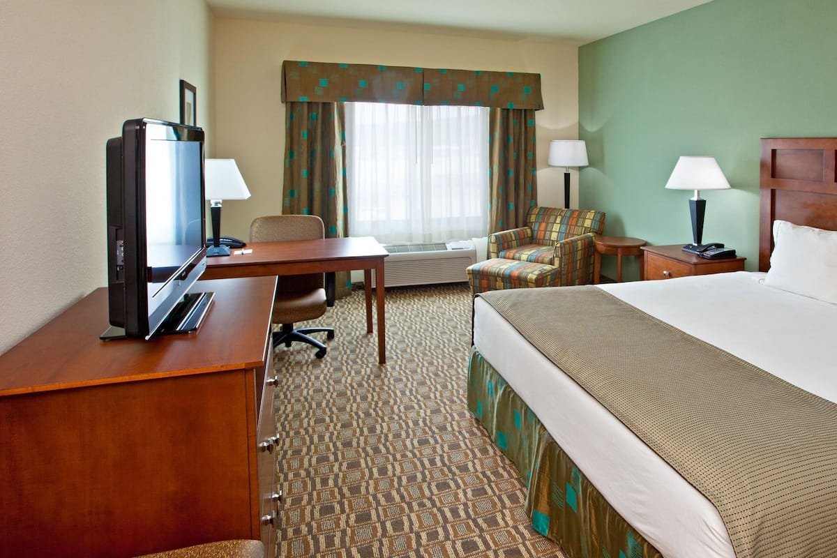 Basic Single Room | Blackout drapes, iron/ironing board, WiFi (free), bed sheets