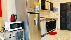 Superior Apartment | Private kitchen | Full-sized fridge, microwave, electric kettle - Jomtien Hill Resort Pratamnak (Pattaya)