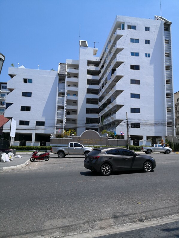 Front of property - Jomtien Hill Resort Pratamnak (Pattaya)