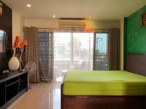 Apartamento superior | 1 quarto, cofres nos quartos, individualmente mobiliados