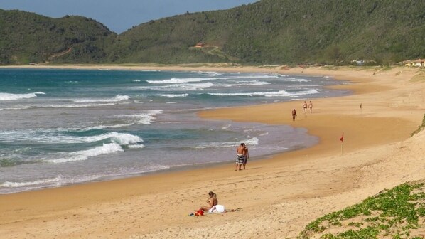 Guarda-sóis, prática de vôlei de praia 