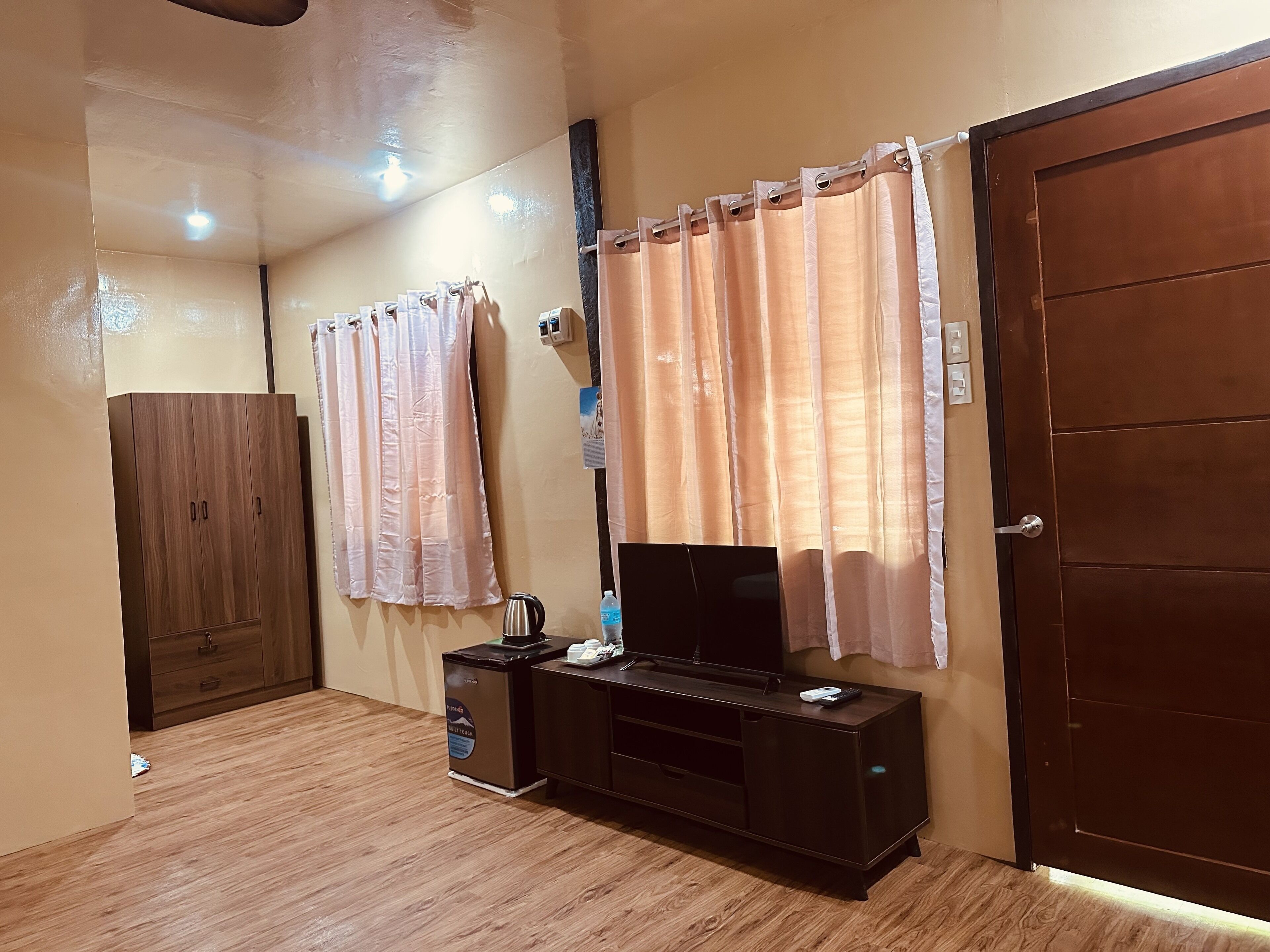 Free WiFi, bed sheets