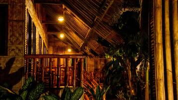 Standard Suite, 1 Queen Bed, Garden View, Garden Area | Terrace/patio