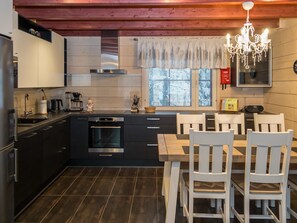 Fridge, microwave, dishwasher, cookware/dishes/utensils
