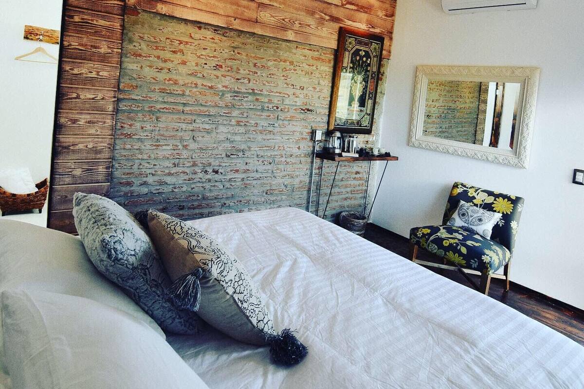 Romantic Bungalow | 1 bedroom, down comforters, memory foam beds, blackout drapes