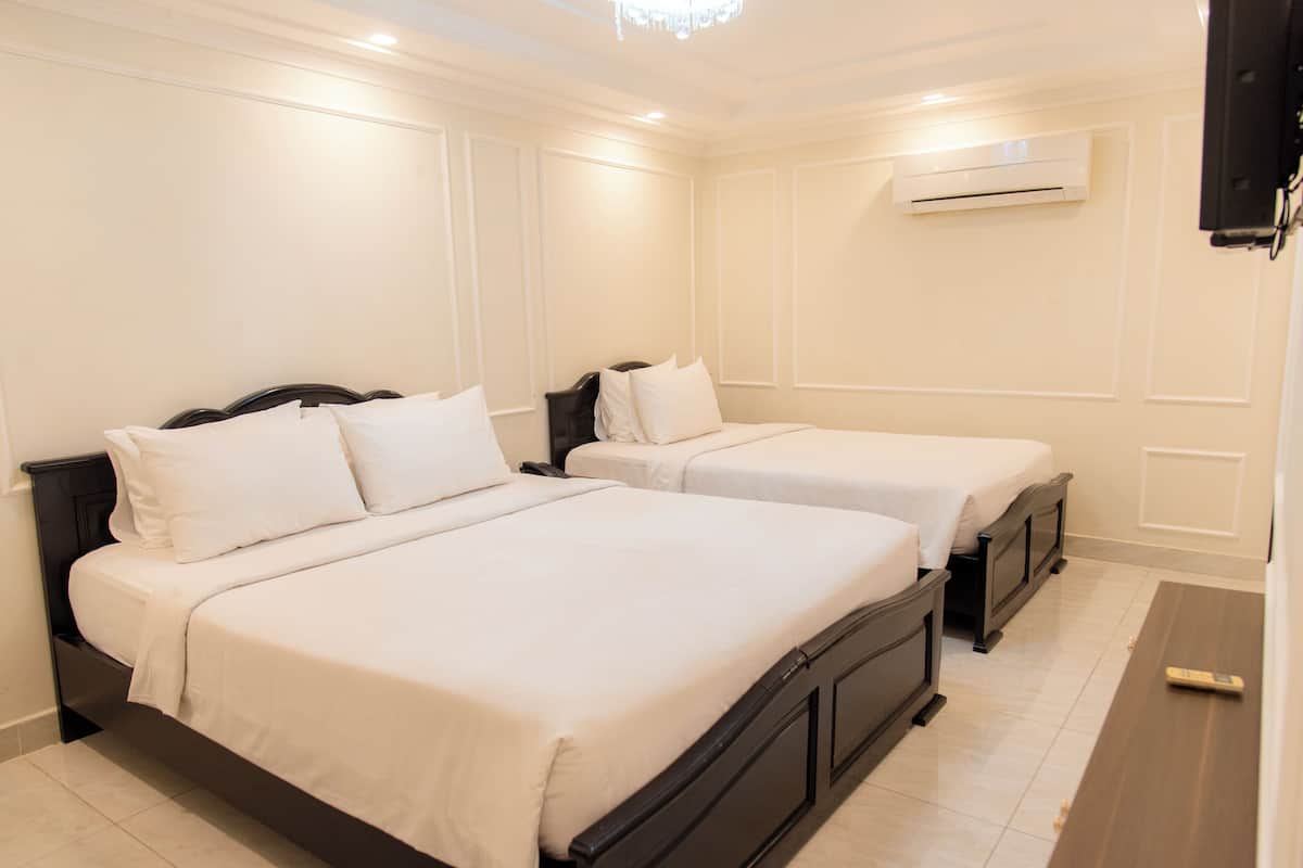 Minibar, desk, free WiFi, bed sheets