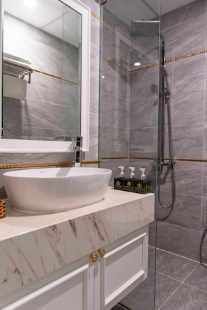 Superior Double Room | Minibar, desk, free WiFi, bed sheets - SOFEA Boutique Hotel (Ho Chi Minh City)