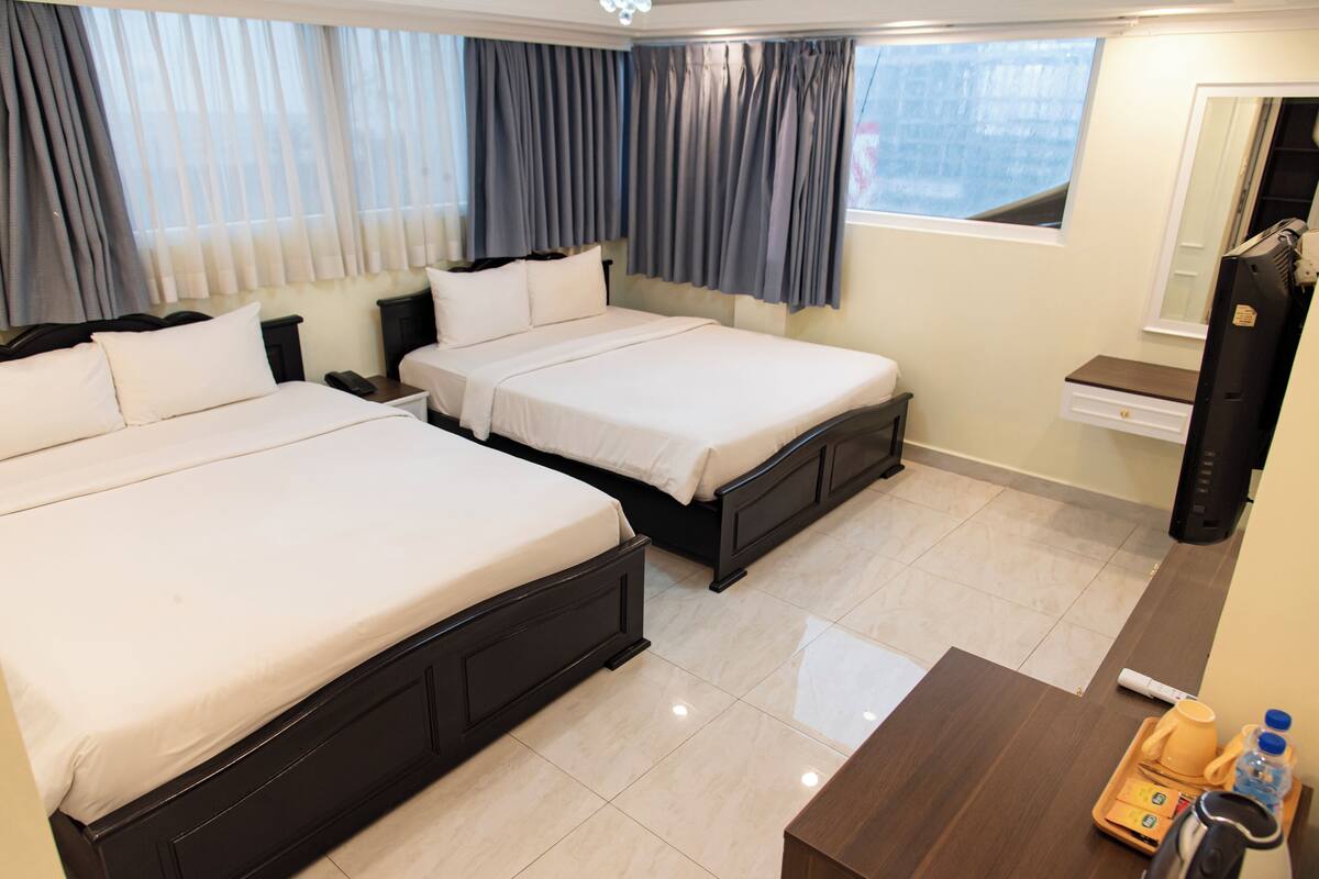 Family Room | Minibar, escritorio, wifi gratis y ropa de cama