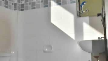 Sturta, snyrtivörur án endurgjalds, handklæði