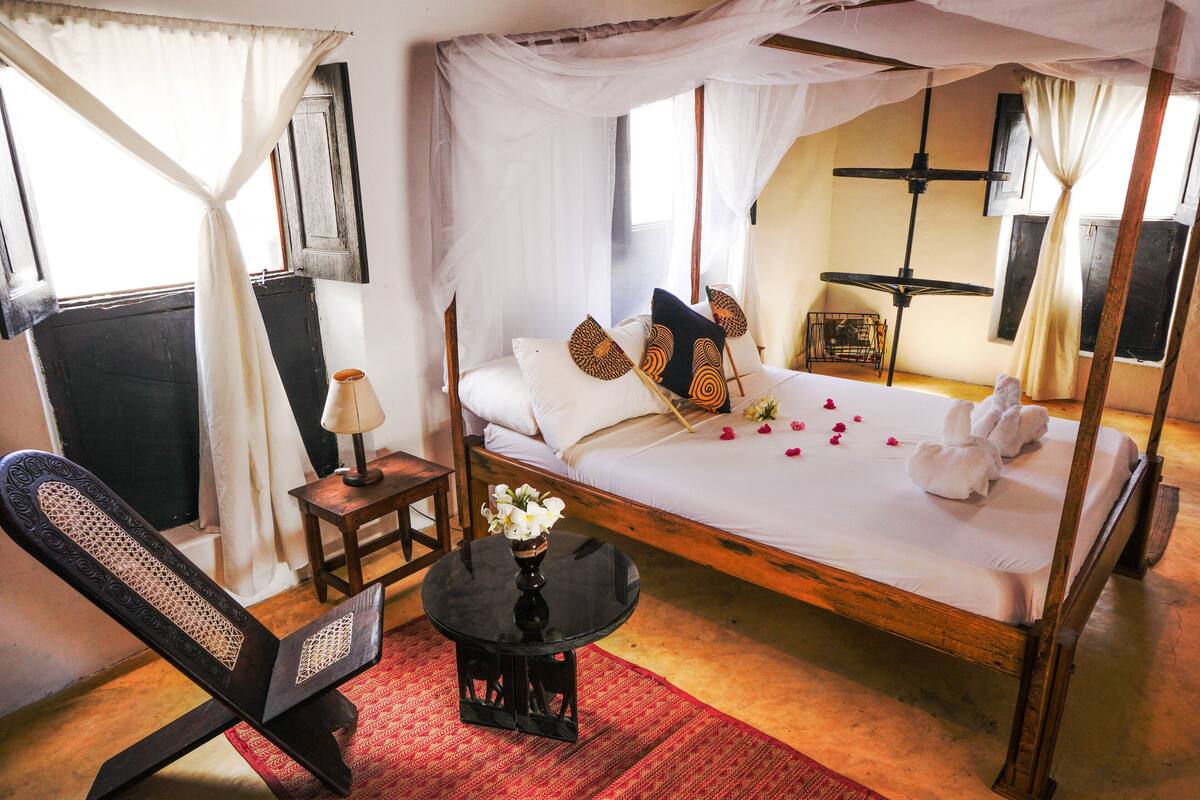 Individually decorated, free WiFi, bed sheets