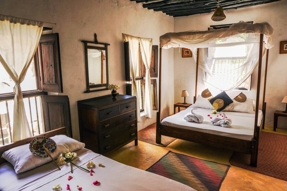 Individually decorated, free WiFi, bed sheets