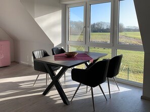 Dining - Bird migration, holiday apartment in "De Feerjenhusen" on the Haubarg of Vollerwiek (Vollerwiek)