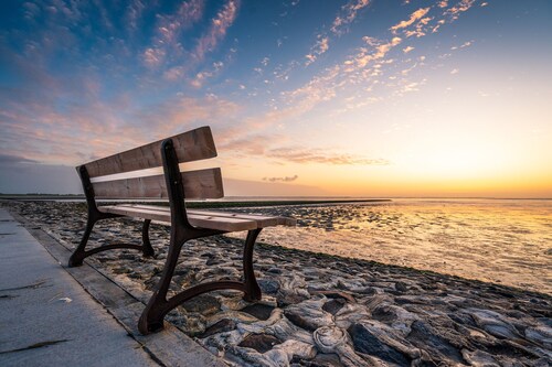 Ilta hiljaisuus, loma-asunto "De Feerjenhusenissa" Vollerwiekin Haubargissa